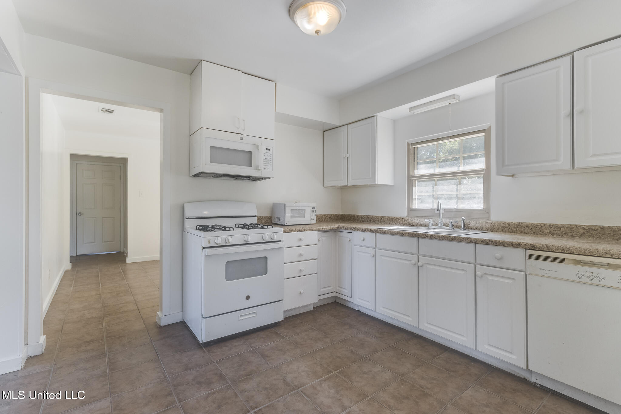 215 Ridgeway Drive Property Photo 8