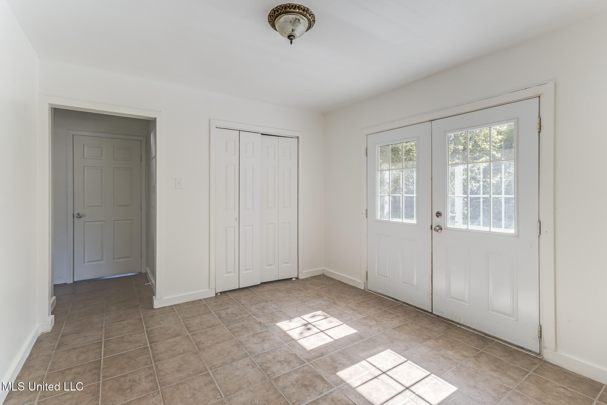 215 Ridgeway Drive Property Photo 10