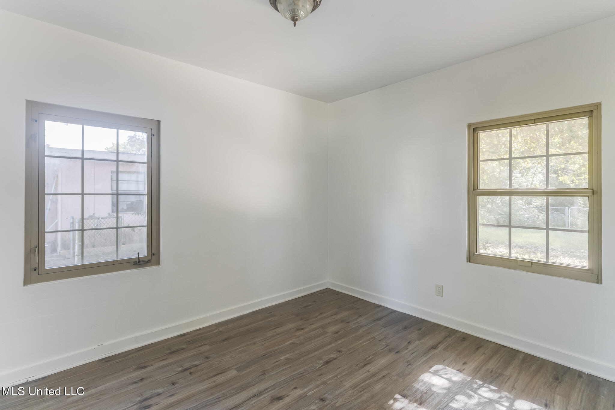 215 Ridgeway Drive Property Photo 14