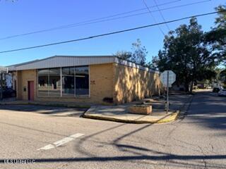 111 W Beers Street Property Photo 3