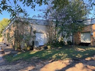 111 W Beers Street Property Photo 4