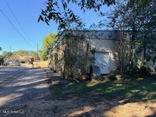 111 W Beers Street Property Photo 5