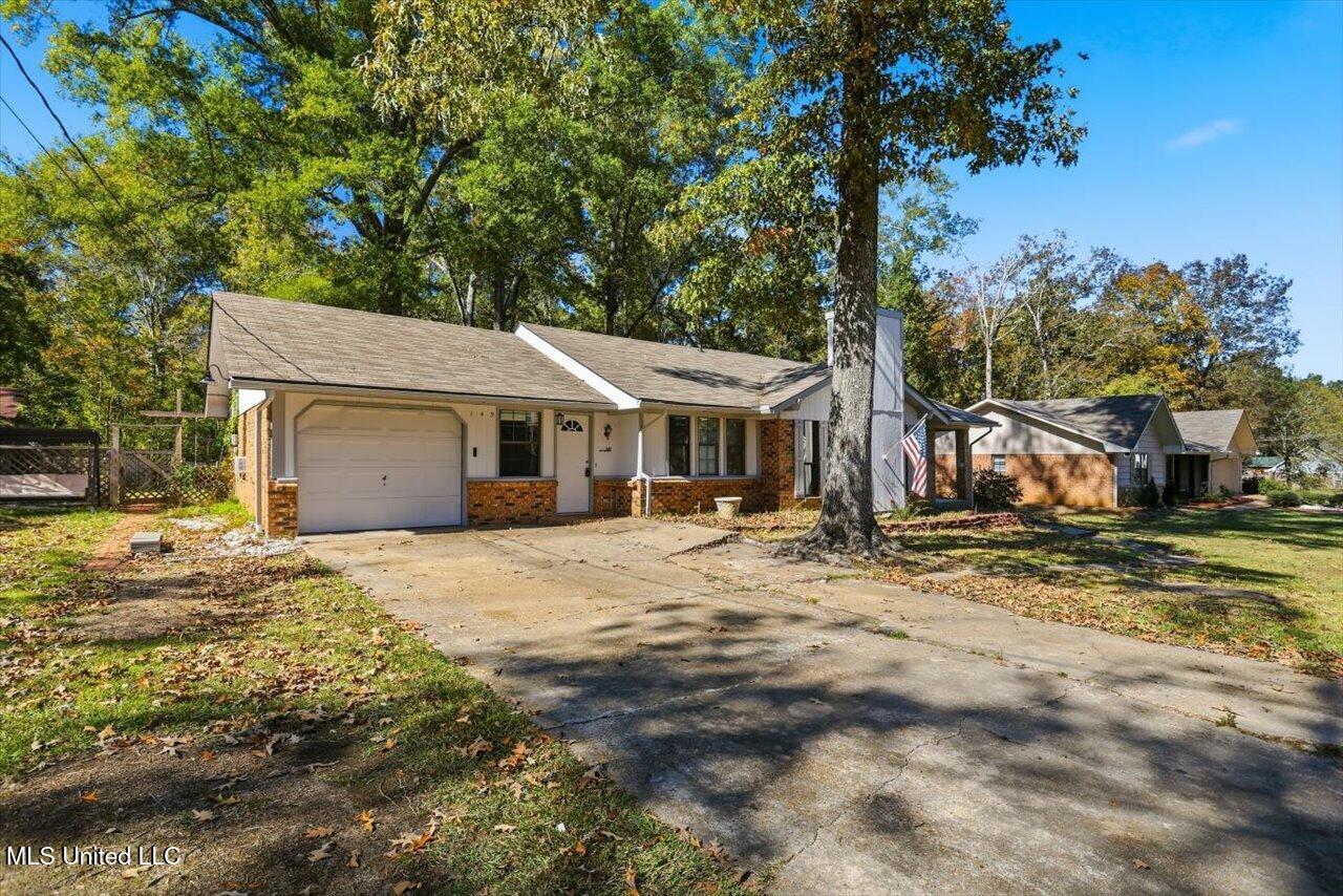 149 Oak Park Drive Property Photo 3