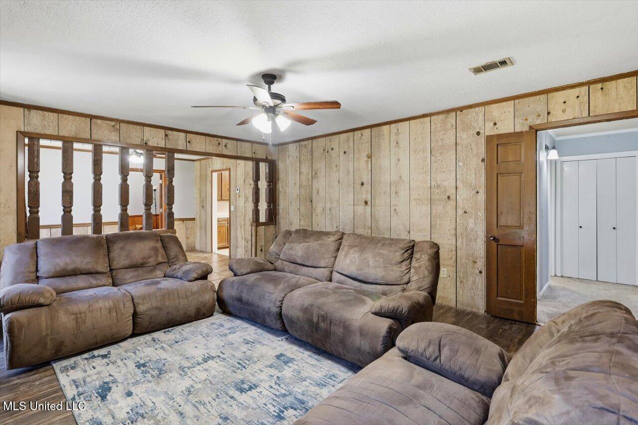 149 Oak Park Drive Property Photo 6
