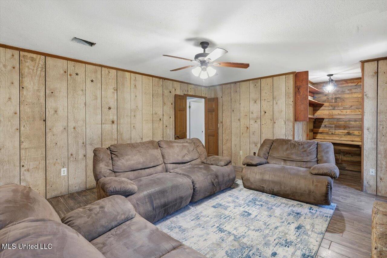 149 Oak Park Drive Property Photo 7