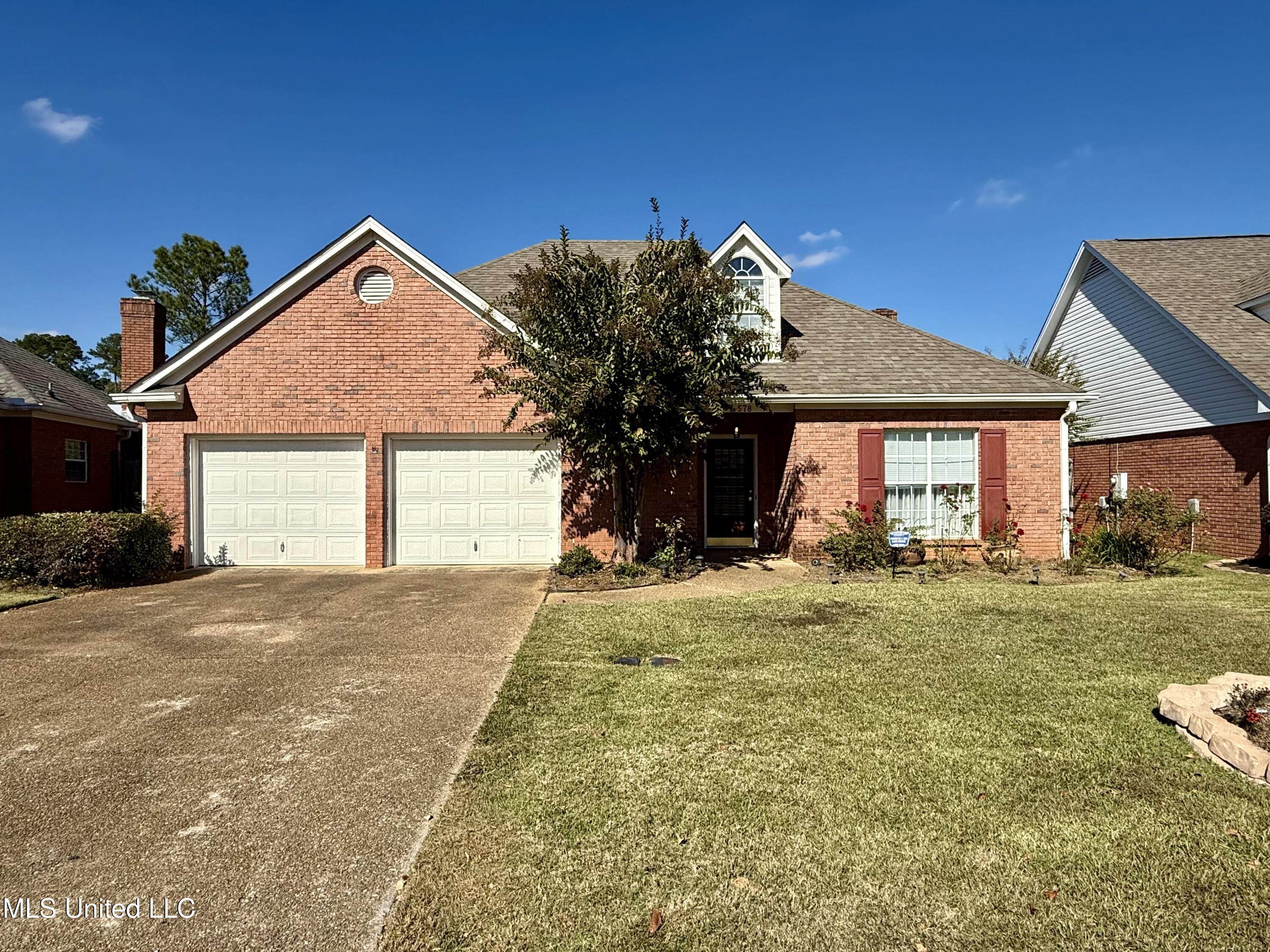 578 Spring Lake Drive Property Photo 1