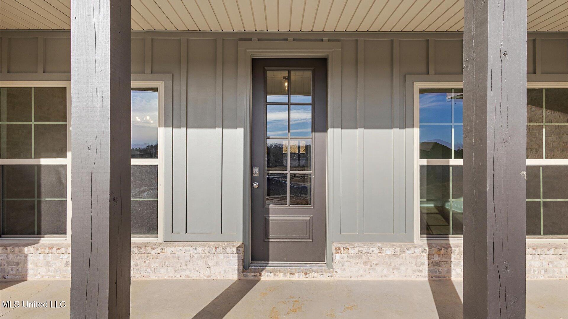 330 Cornerstone Crossing Property Photo 4