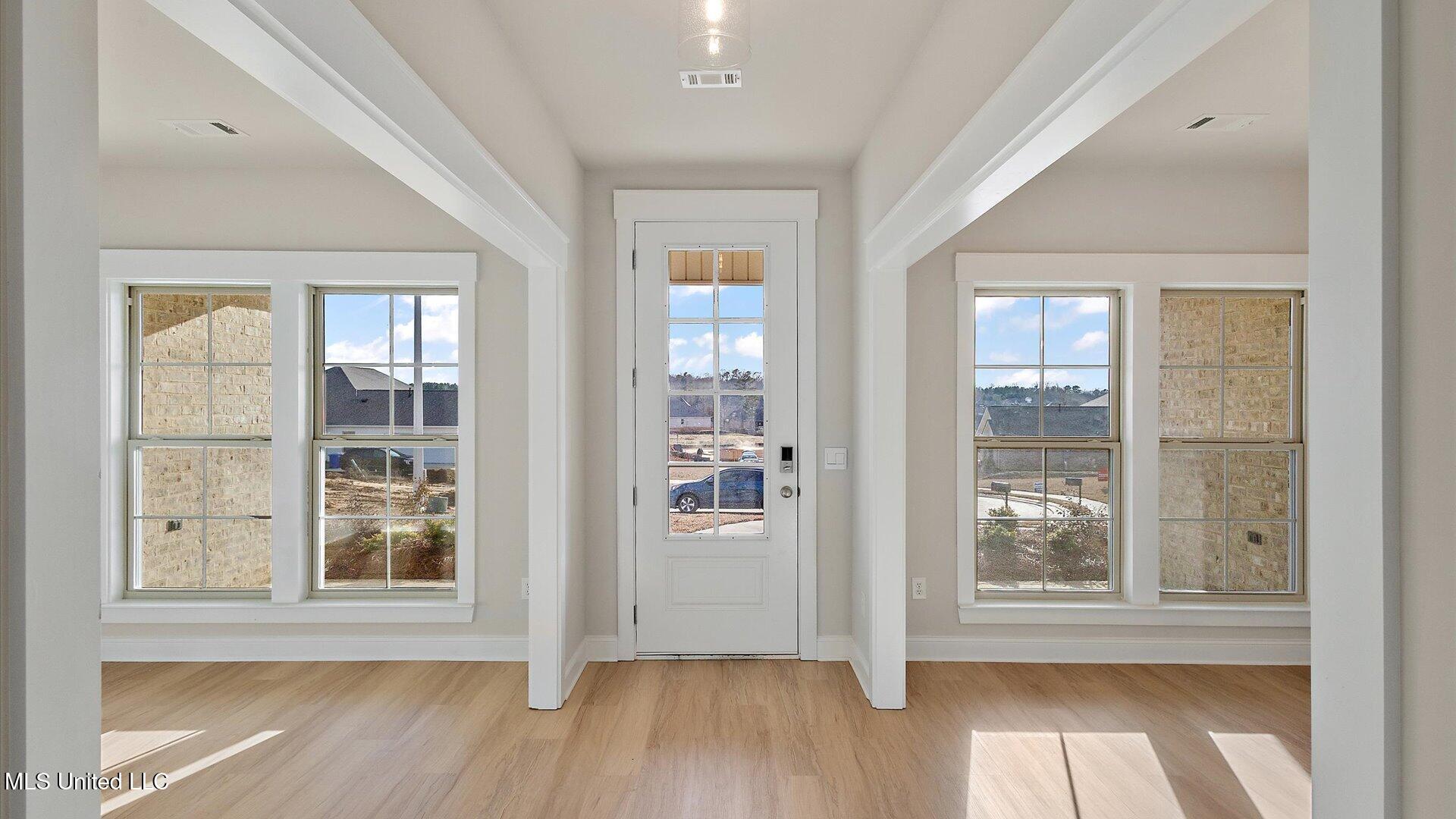 330 Cornerstone Crossing Property Photo 5