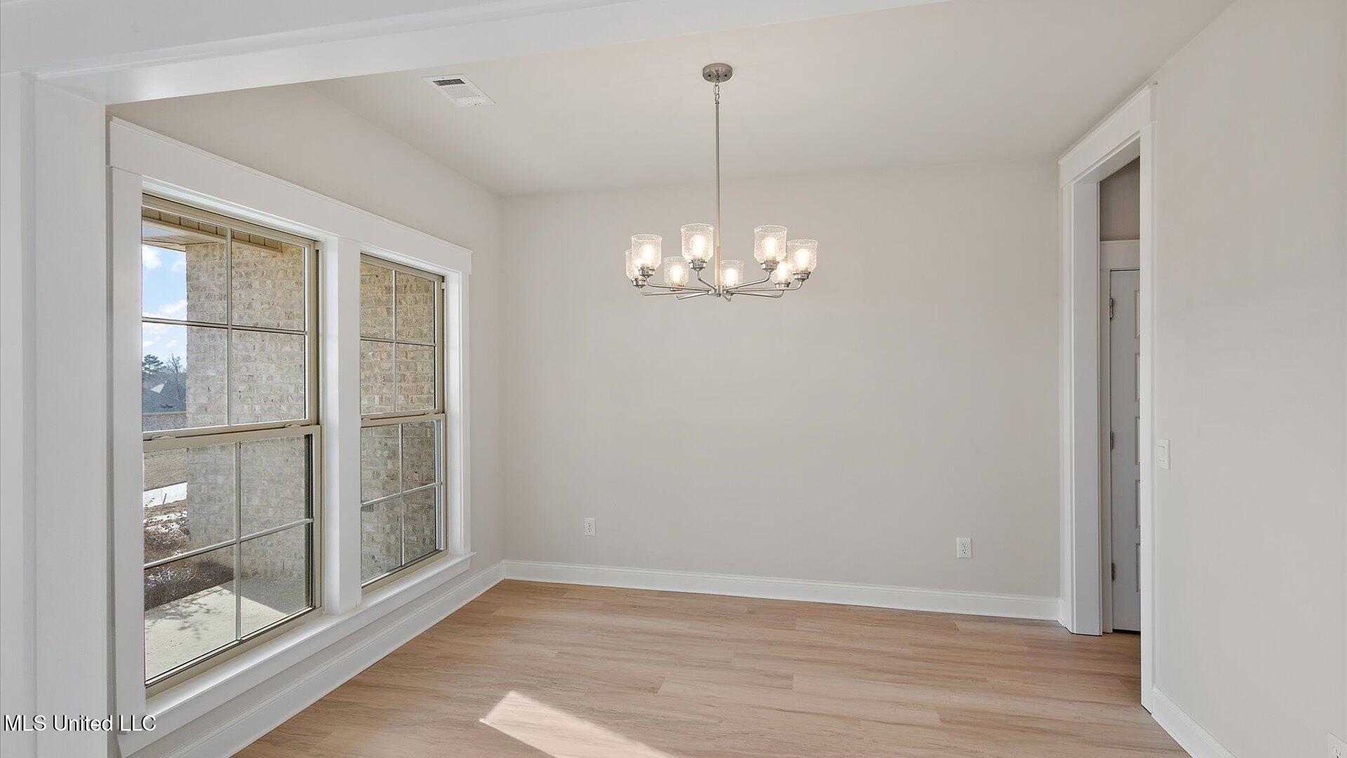330 Cornerstone Crossing Property Photo 7