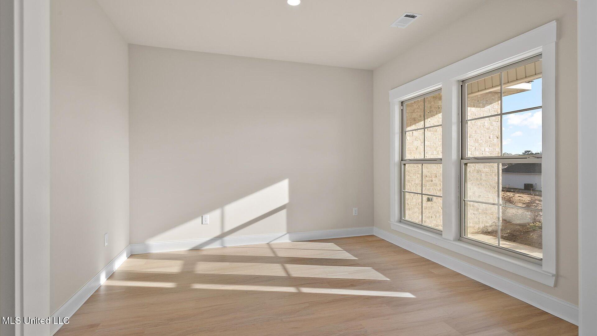 330 Cornerstone Crossing Property Photo 10
