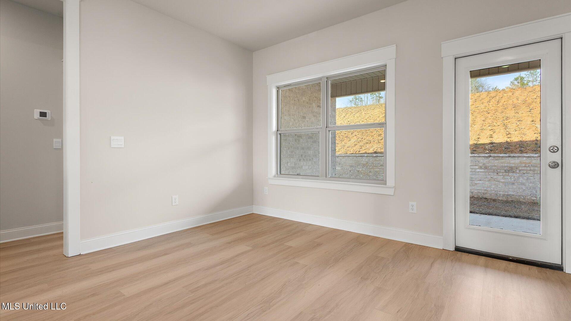 330 Cornerstone Crossing Property Photo 15