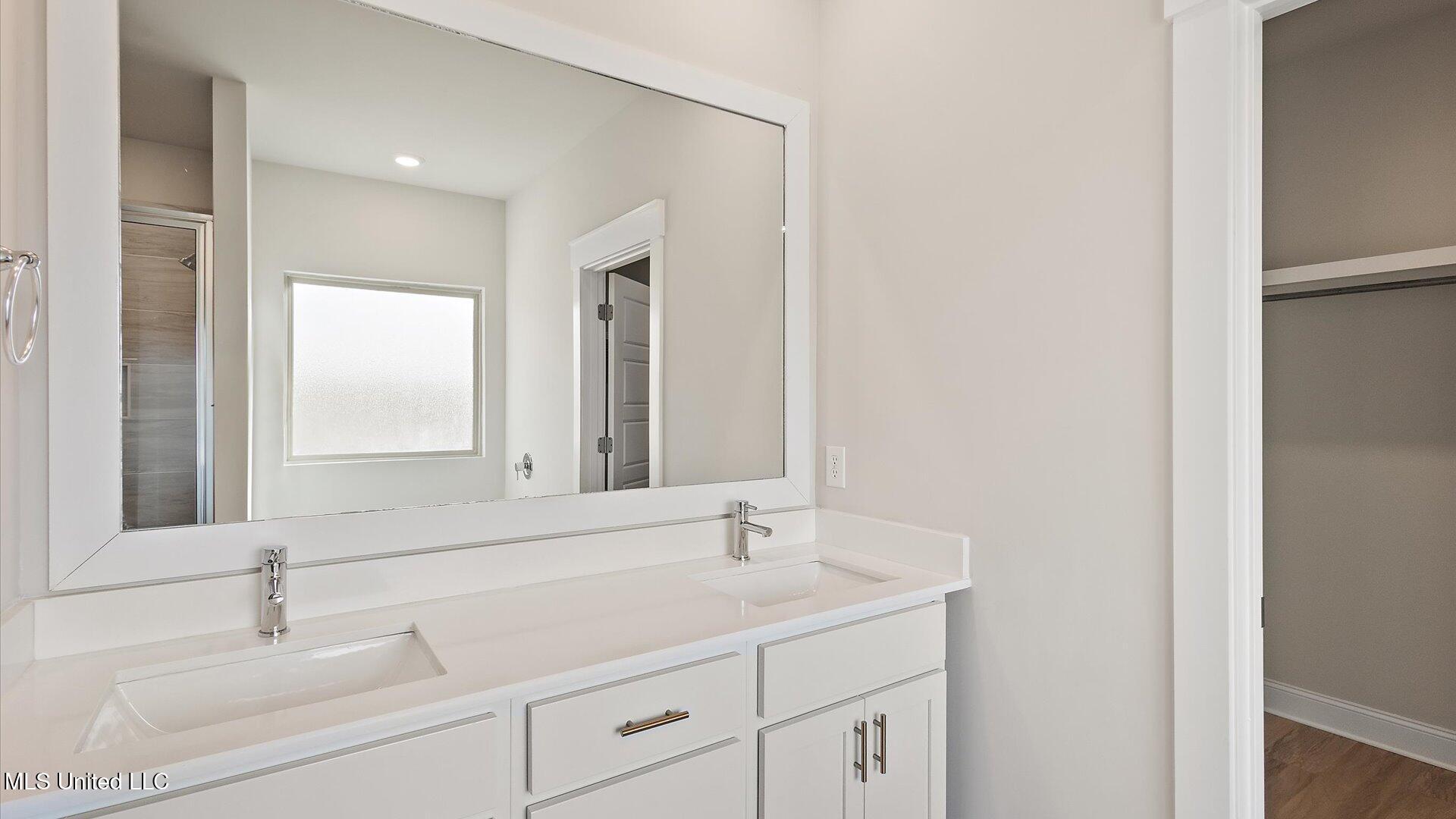 330 Cornerstone Crossing Property Photo 24