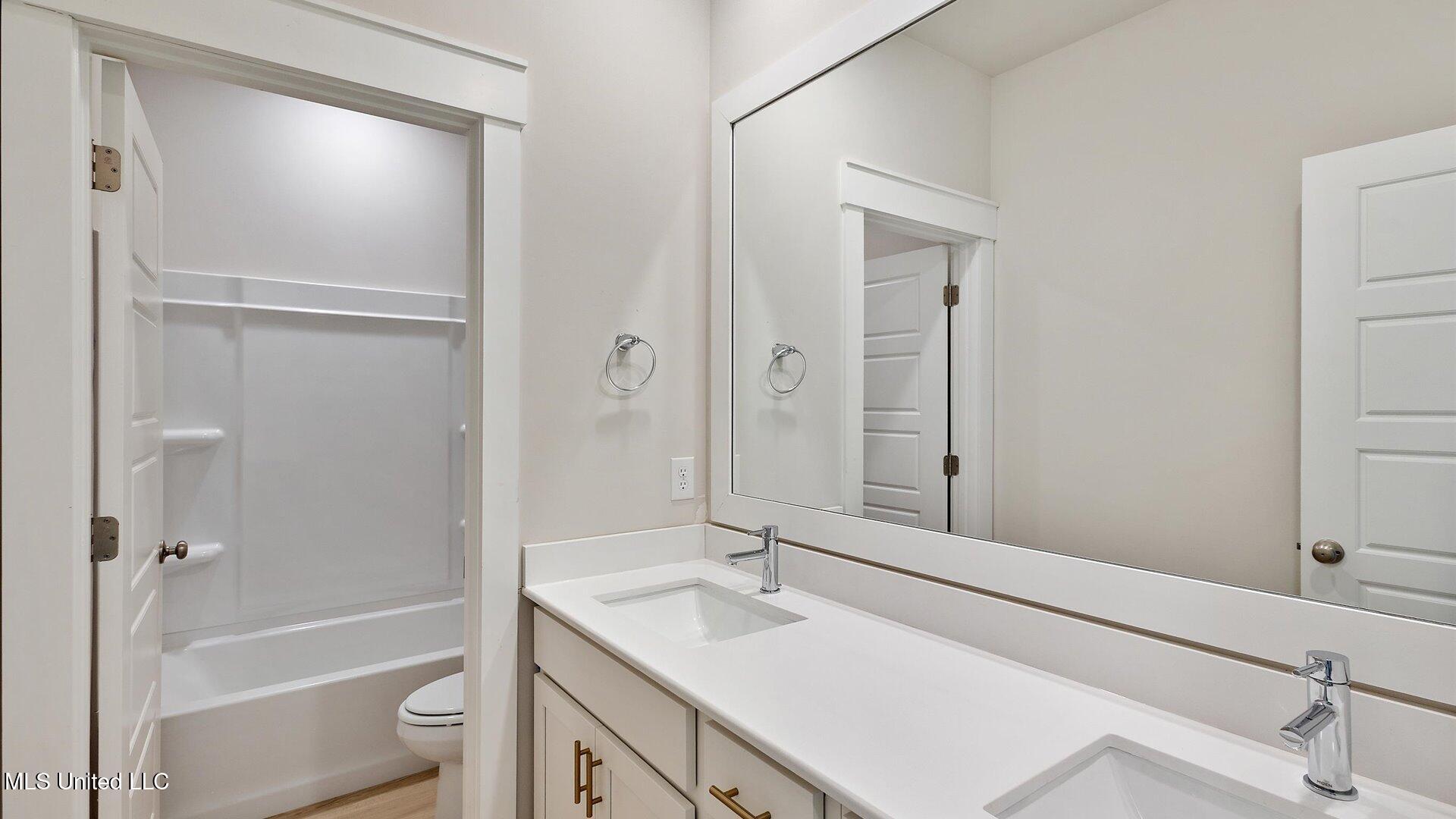 330 Cornerstone Crossing Property Photo 29