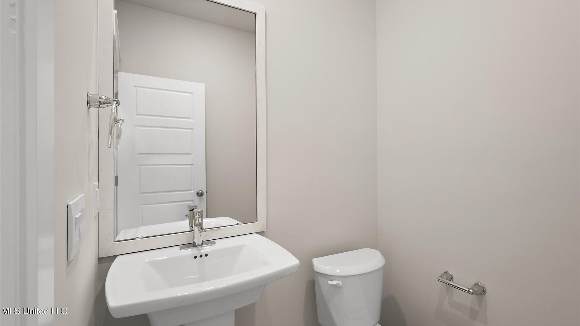 330 Cornerstone Crossing Property Photo 32
