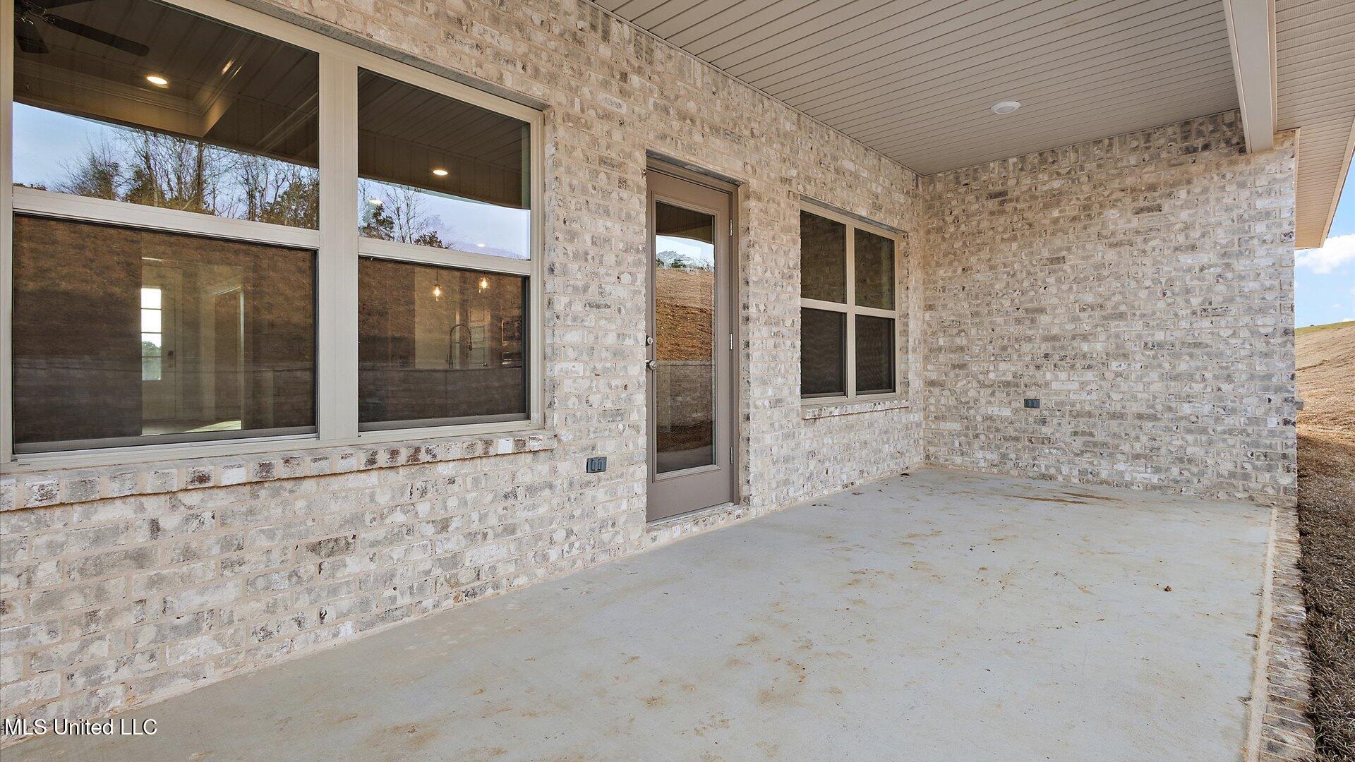 330 Cornerstone Crossing Property Photo 34