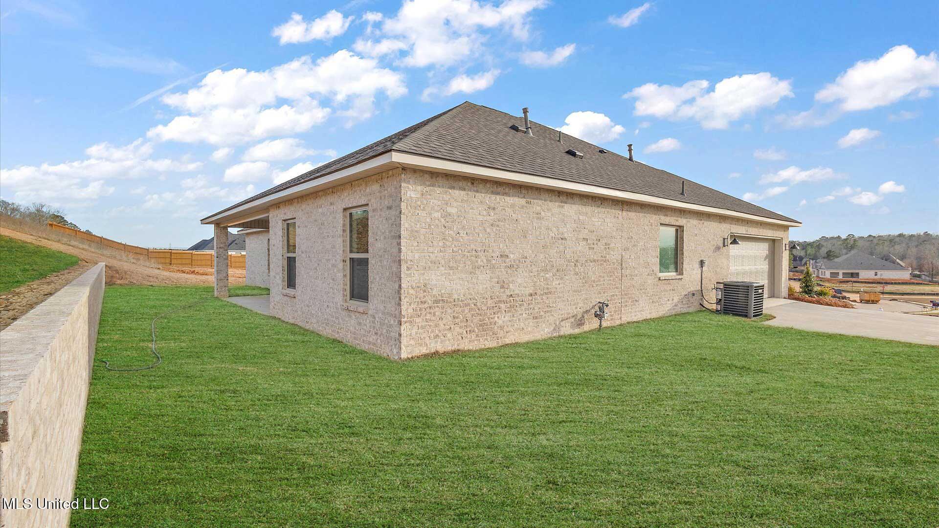 330 Cornerstone Crossing Property Photo 36