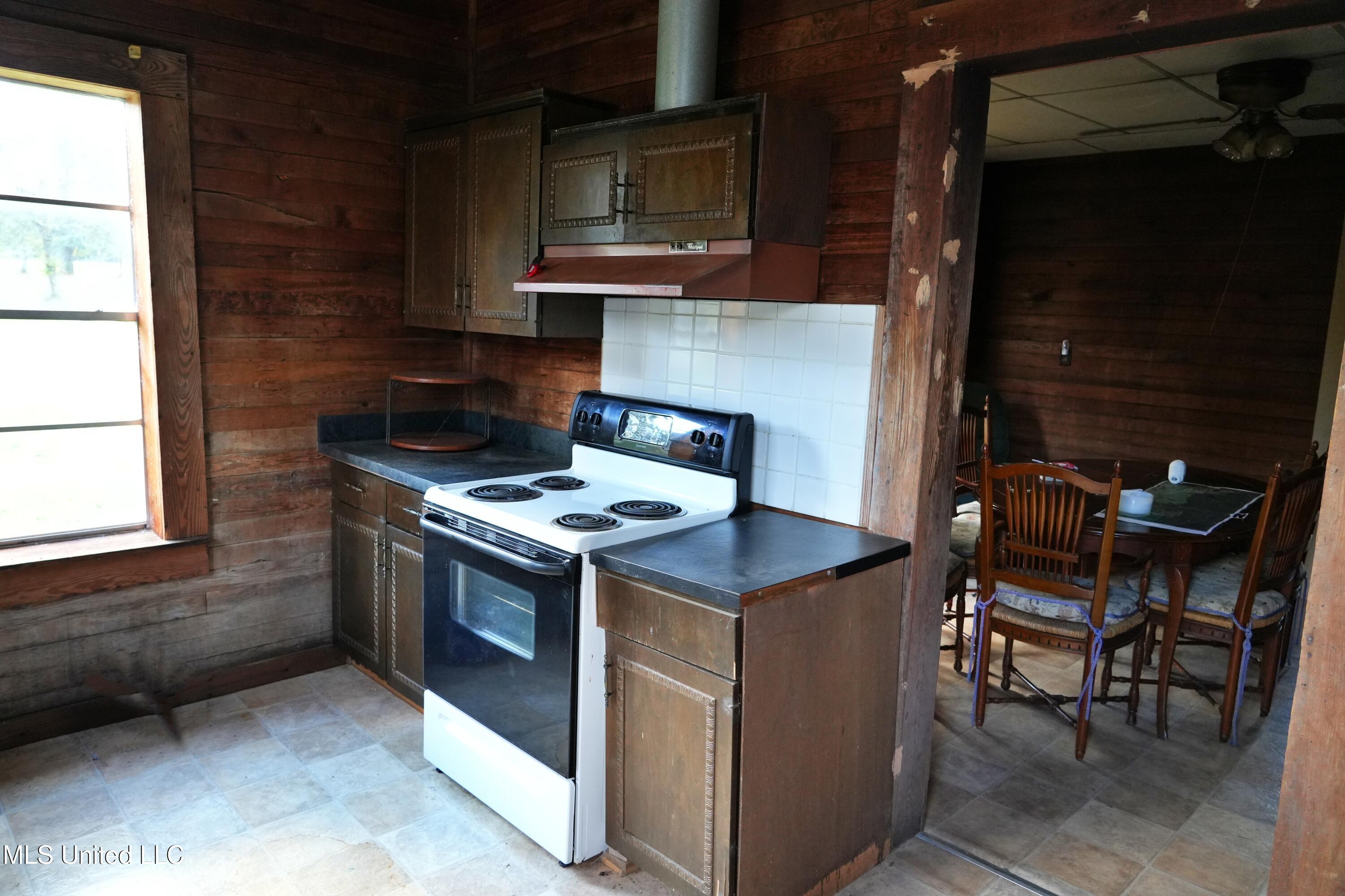 2093 Mallalieu Dr Se Property Photo 7
