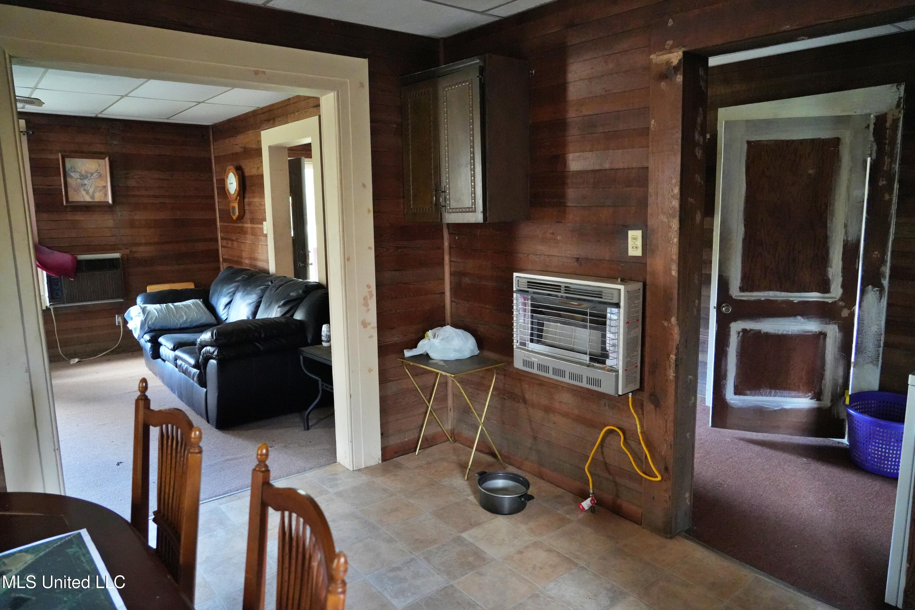 2093 Mallalieu Dr Se Property Photo 8