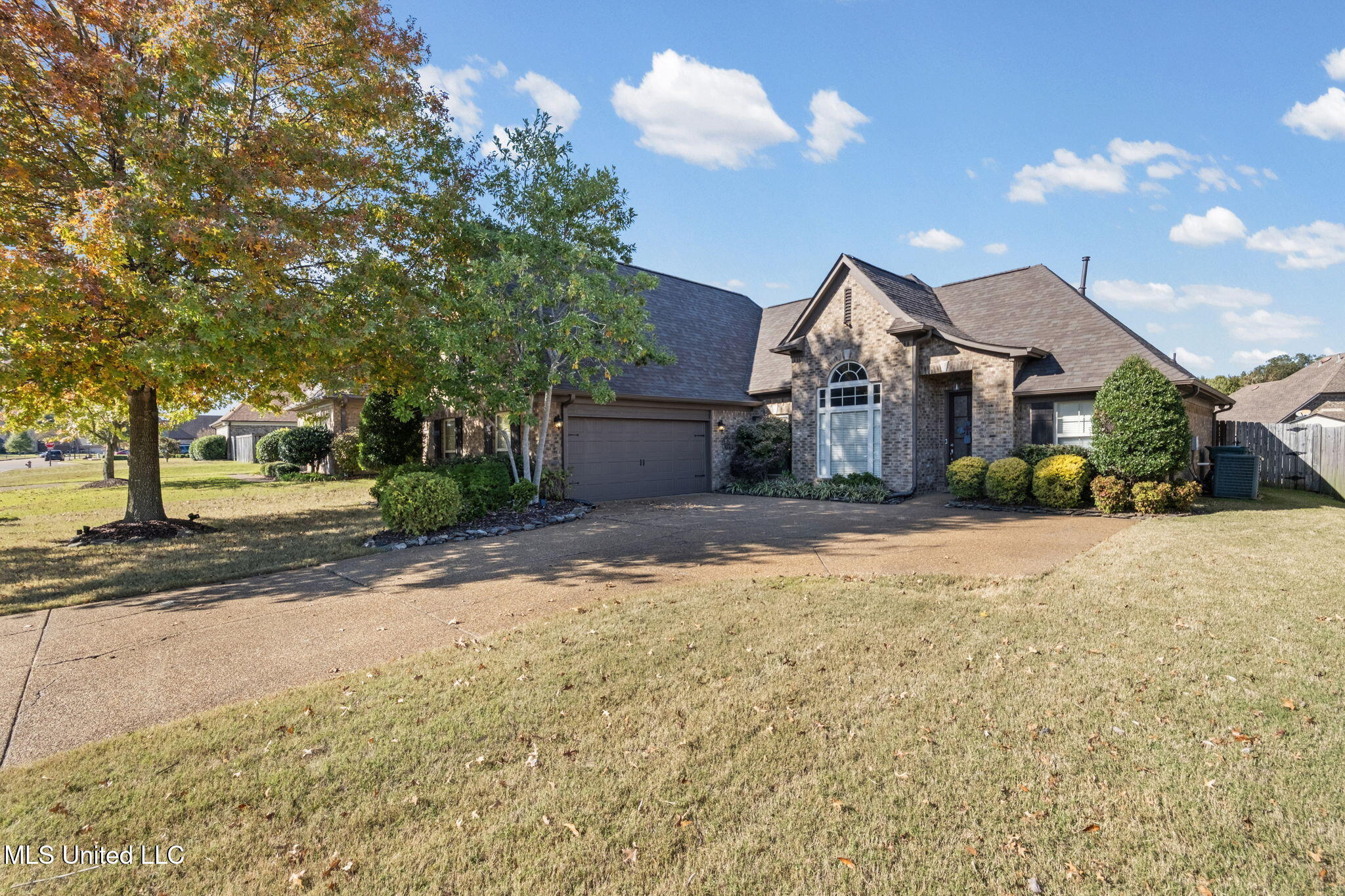 3310 Forest Bend Drive Property Photo 2