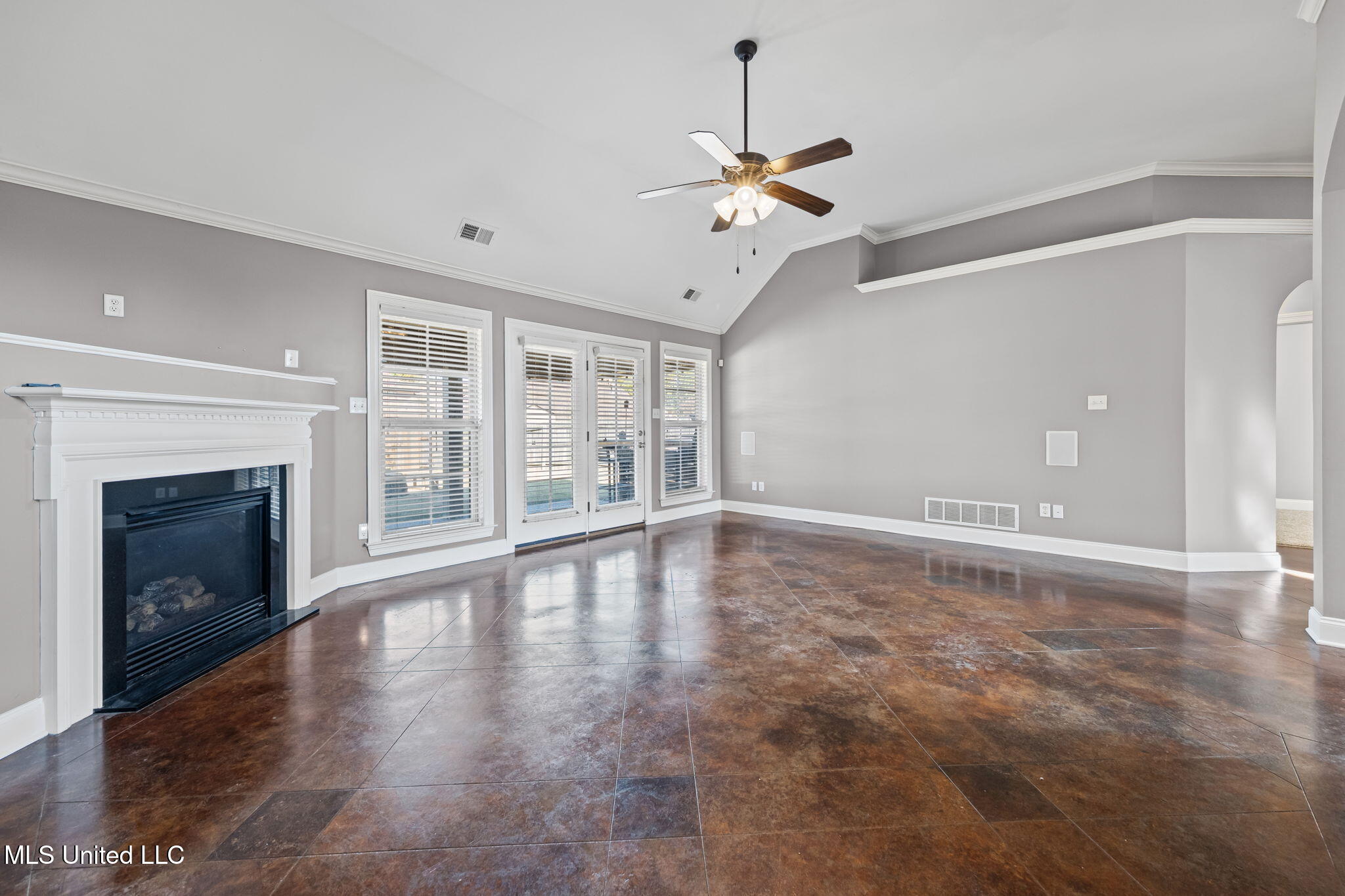 3310 Forest Bend Drive Property Photo 4