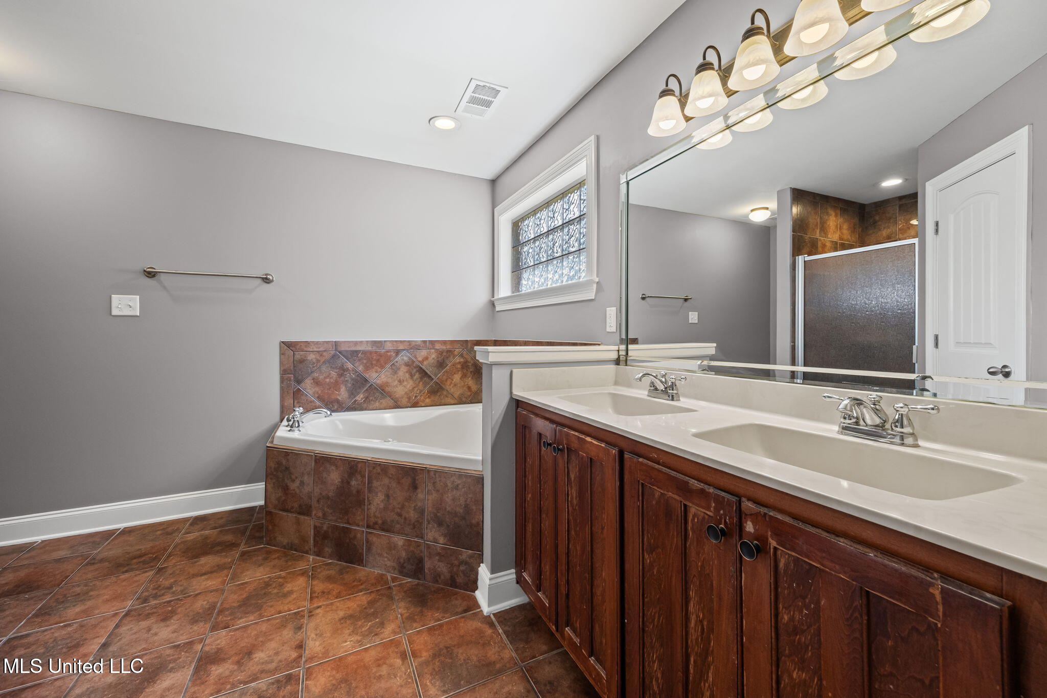 3310 Forest Bend Drive Property Photo 16