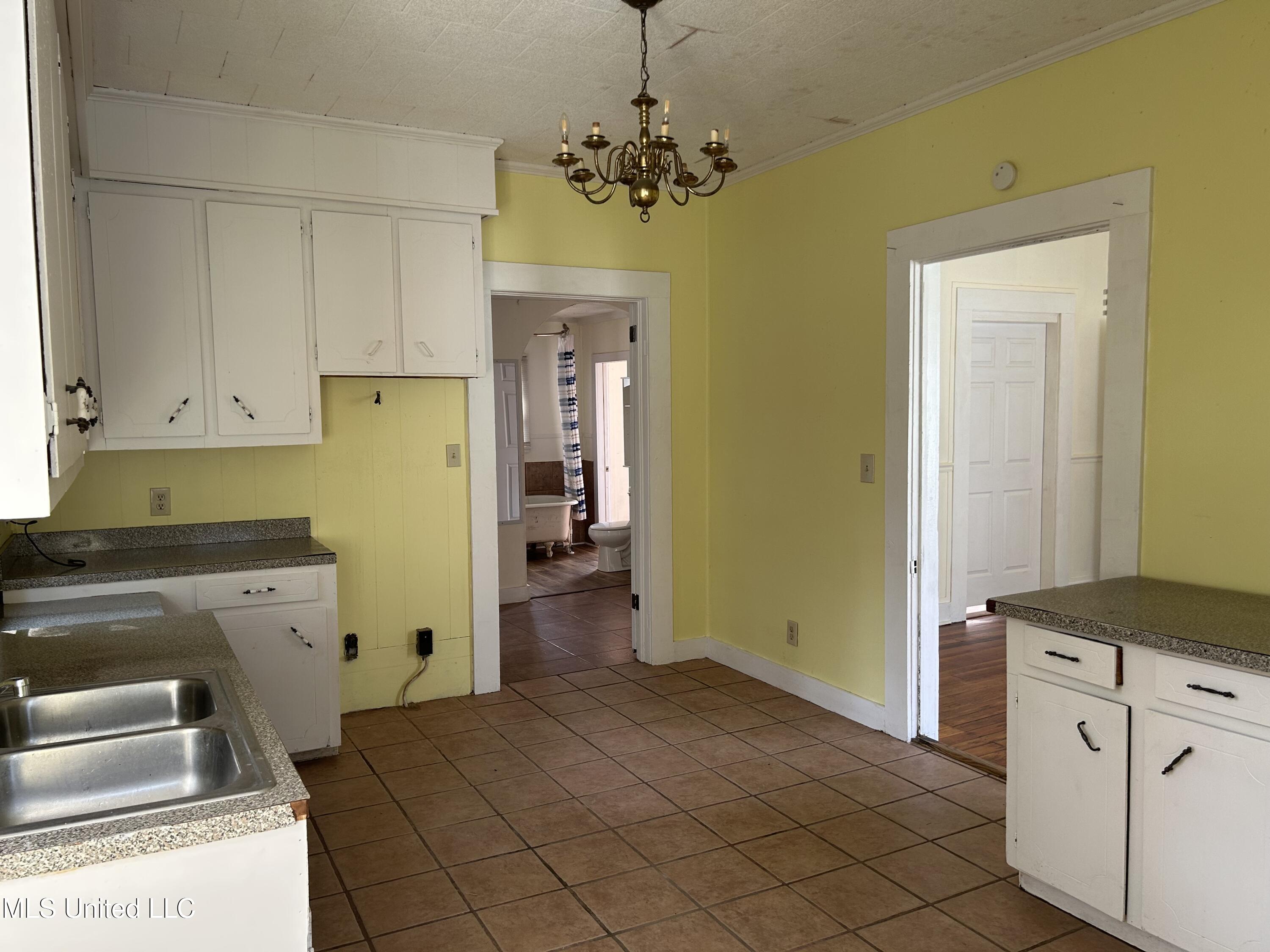 341 W Congress Street Property Photo 11