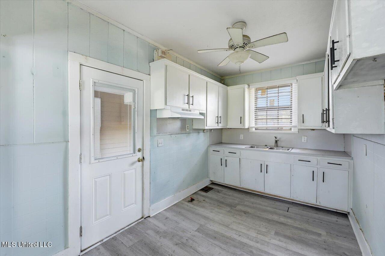 213 E Madison Street Property Photo 8