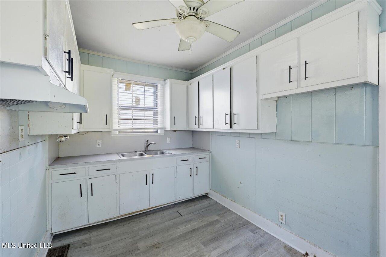 213 E Madison Street Property Photo 9