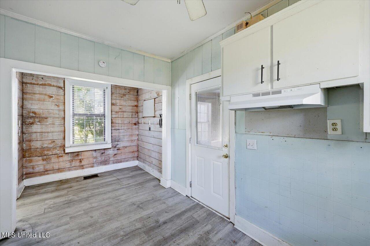 213 E Madison Street Property Photo 11
