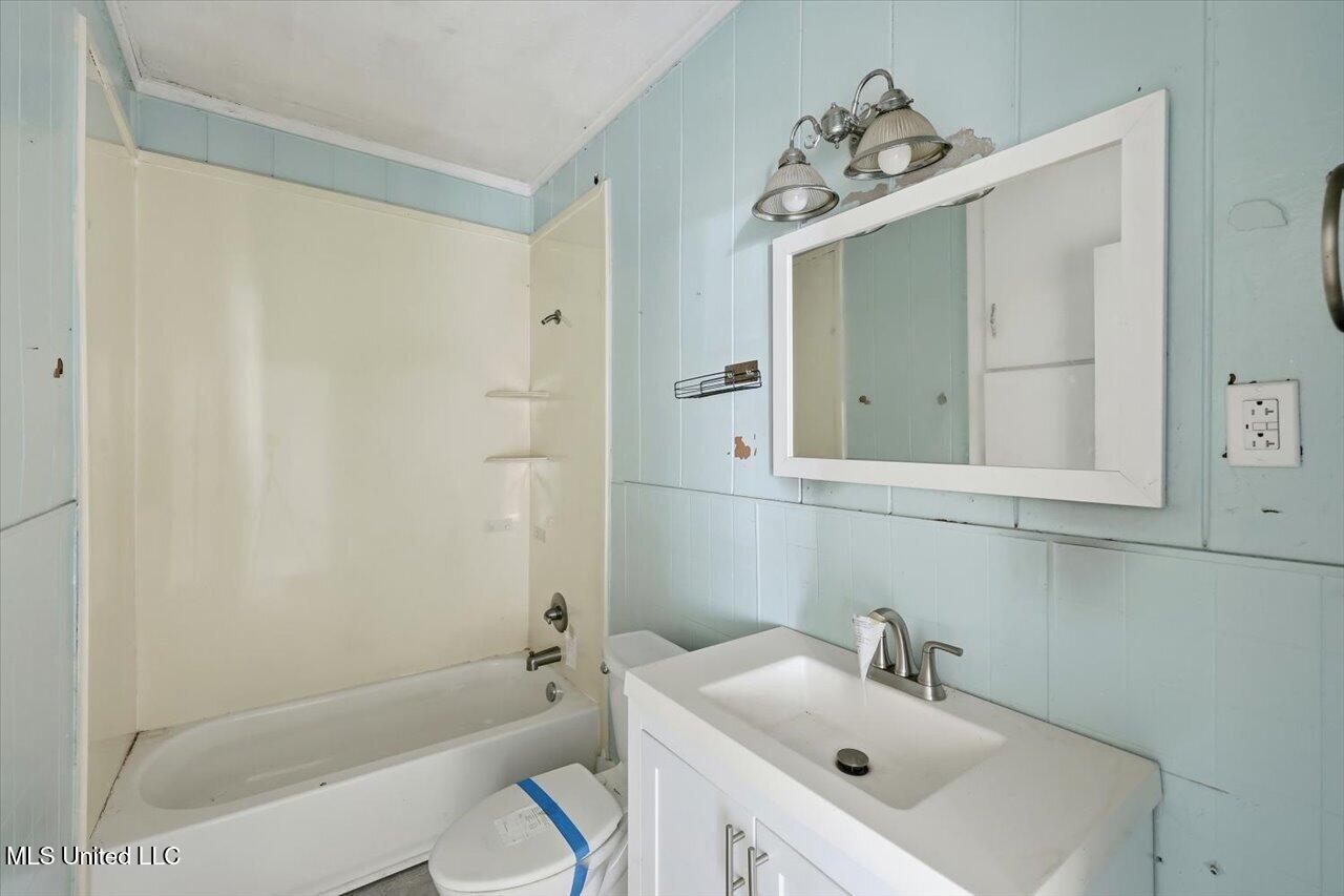 213 E Madison Street Property Photo 18