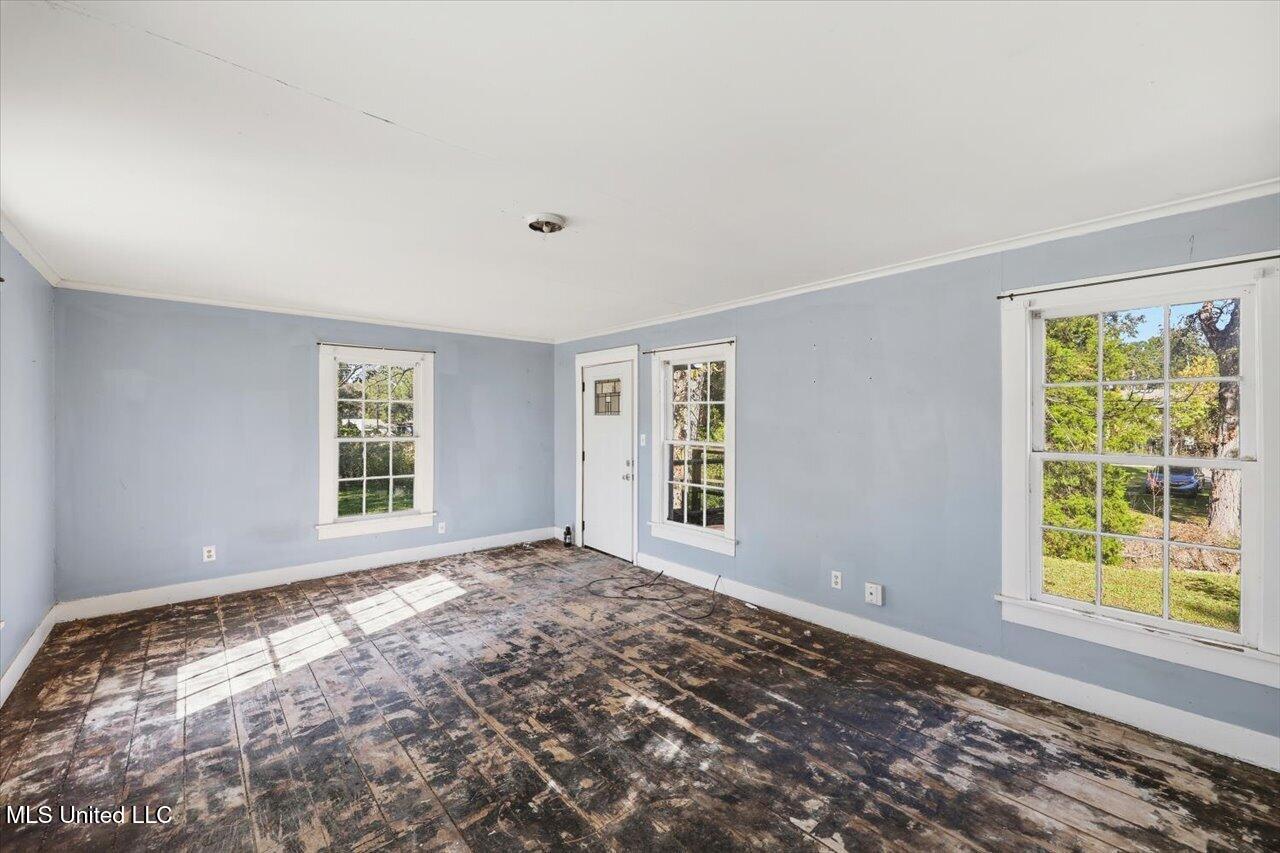 213 E Madison Street Property Photo 23