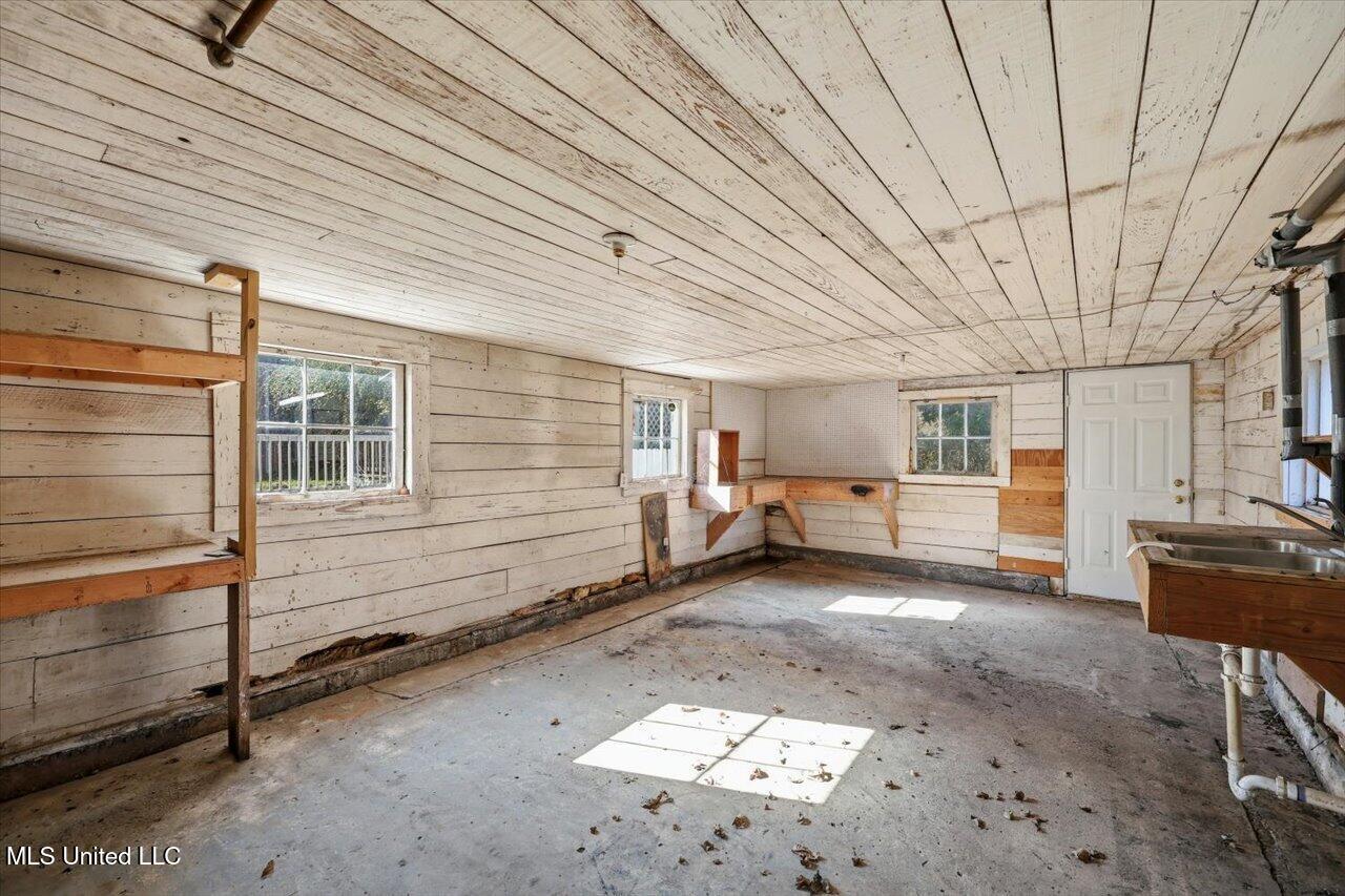 213 E Madison Street Property Photo 31