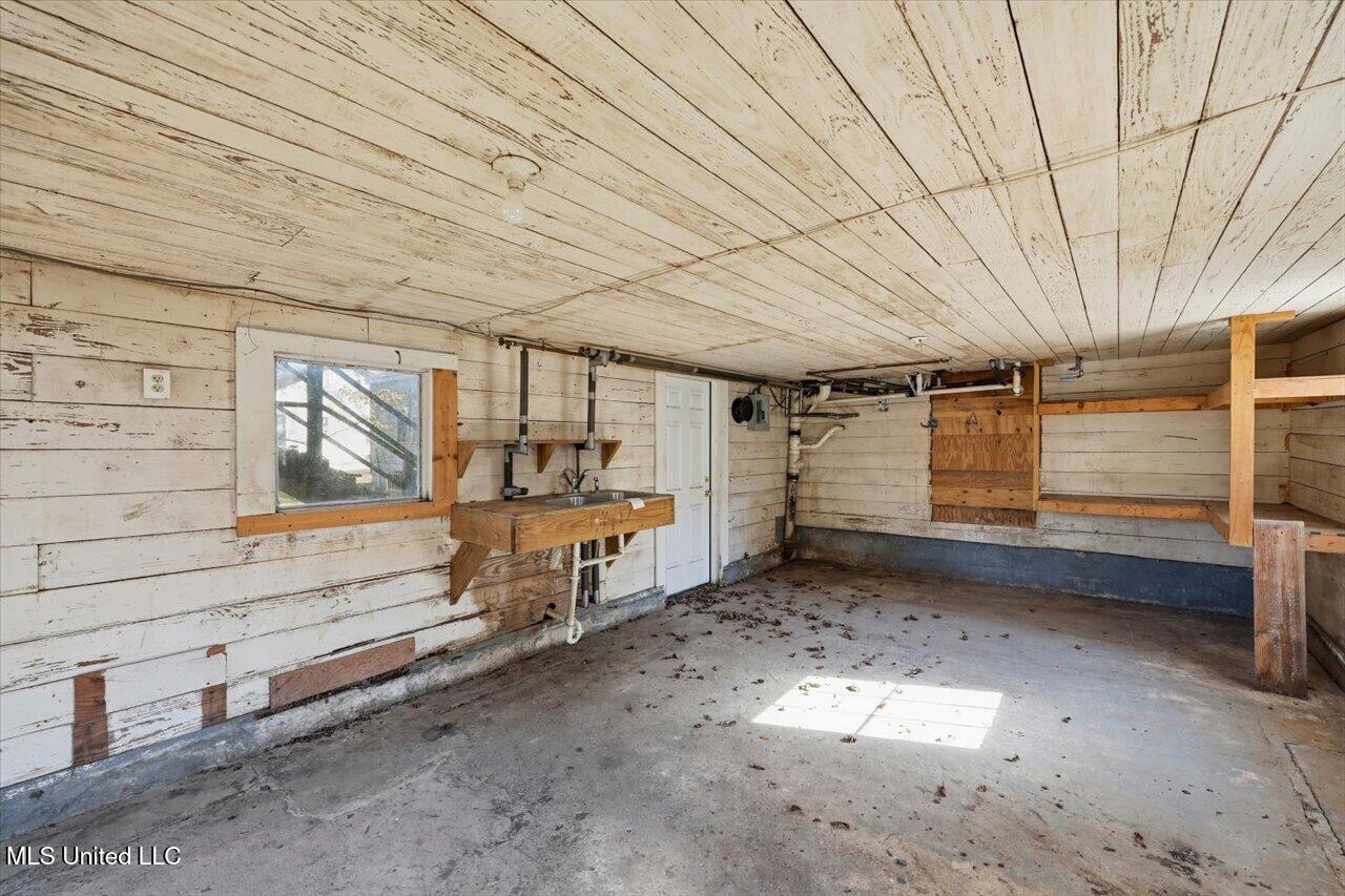 213 E Madison Street Property Photo 32