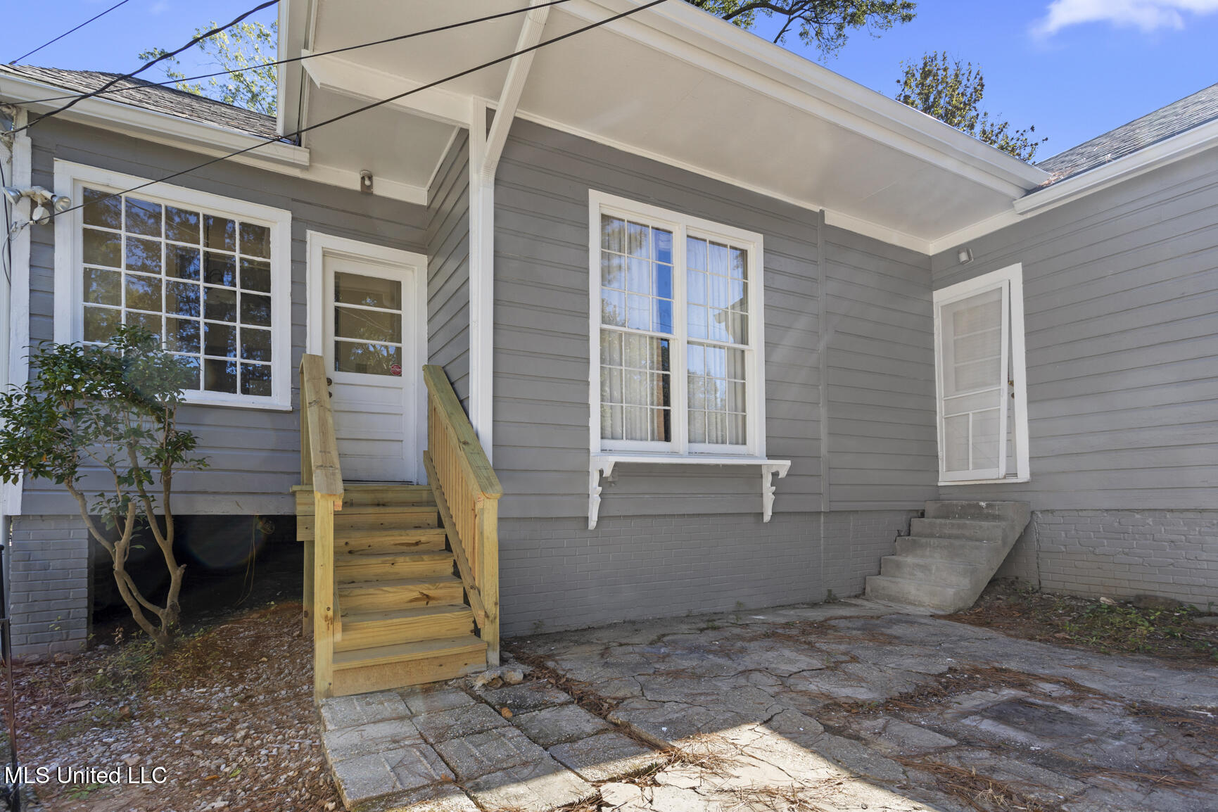 1831 Howard Street Property Photo 4