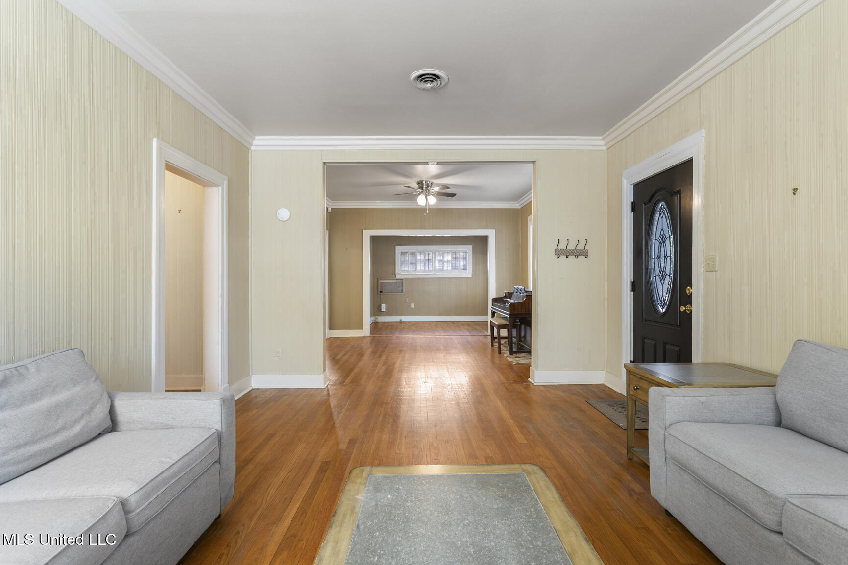 1831 Howard Street Property Photo 7