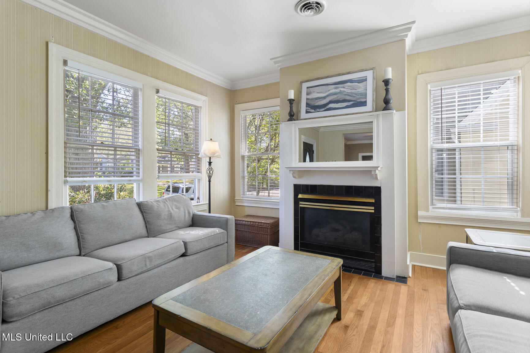 1831 Howard Street Property Photo 8