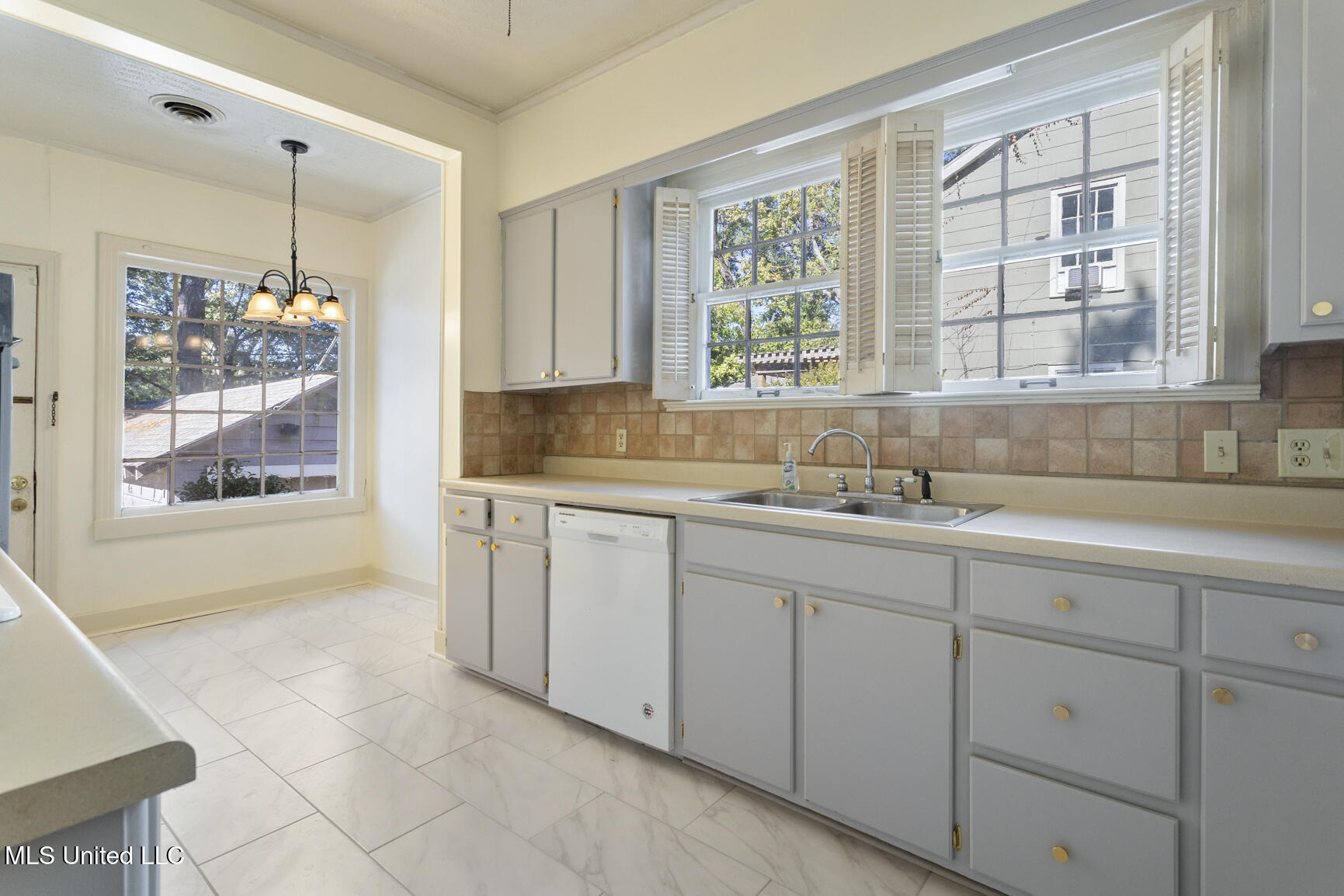1831 Howard Street Property Photo 14