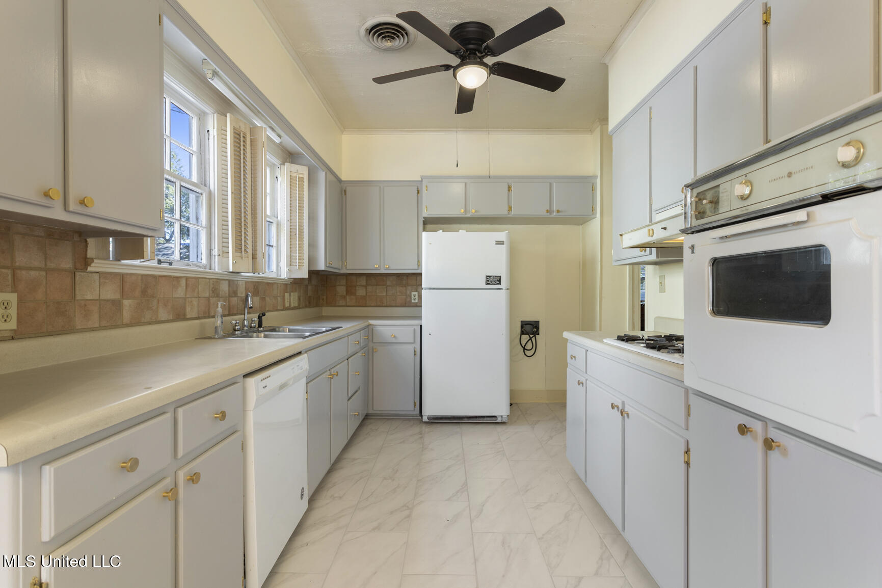 1831 Howard Street Property Photo 16
