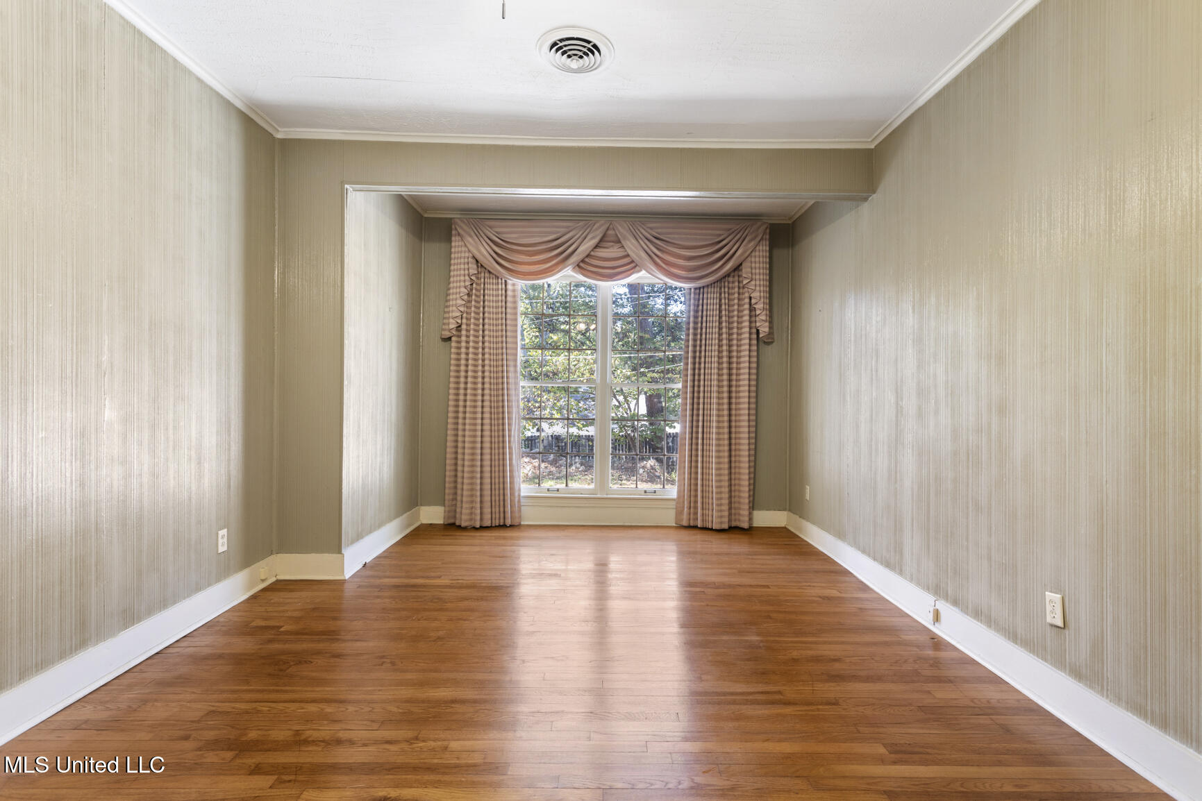 1831 Howard Street Property Photo 18