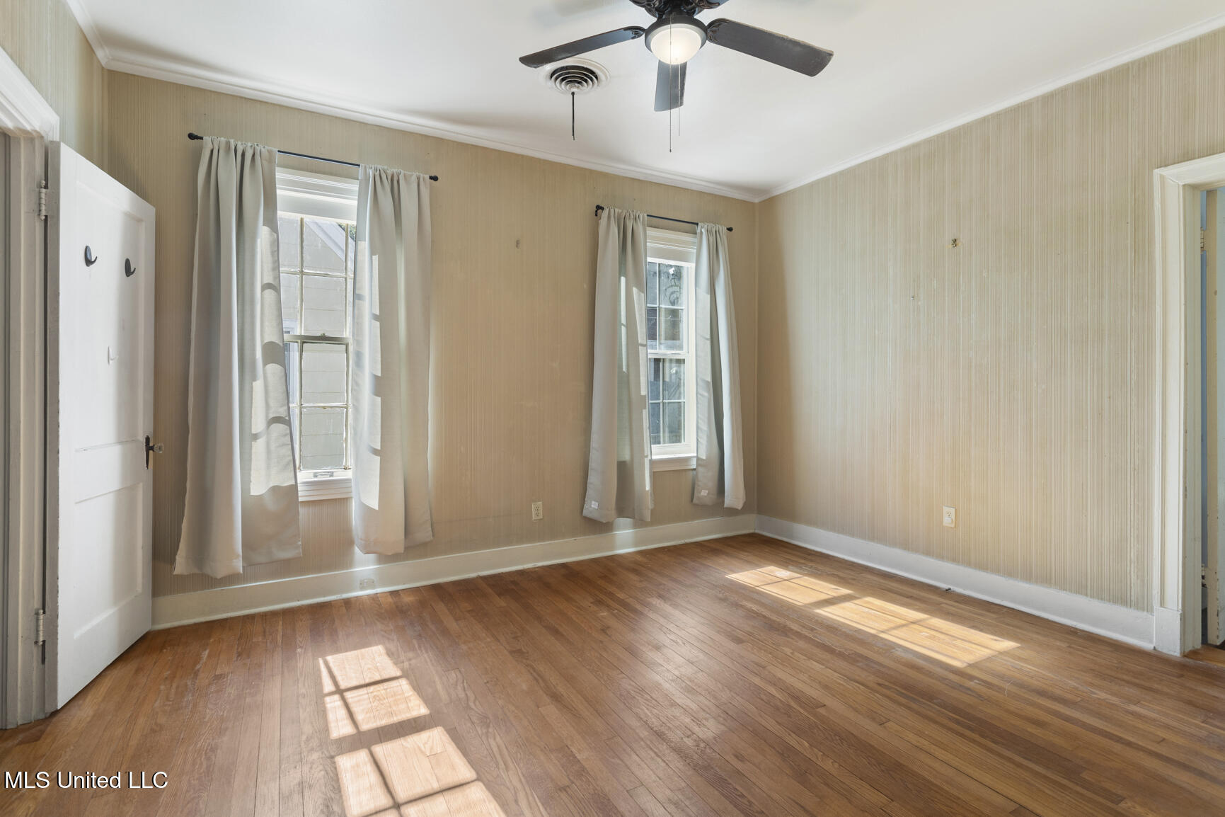 1831 Howard Street Property Photo 23