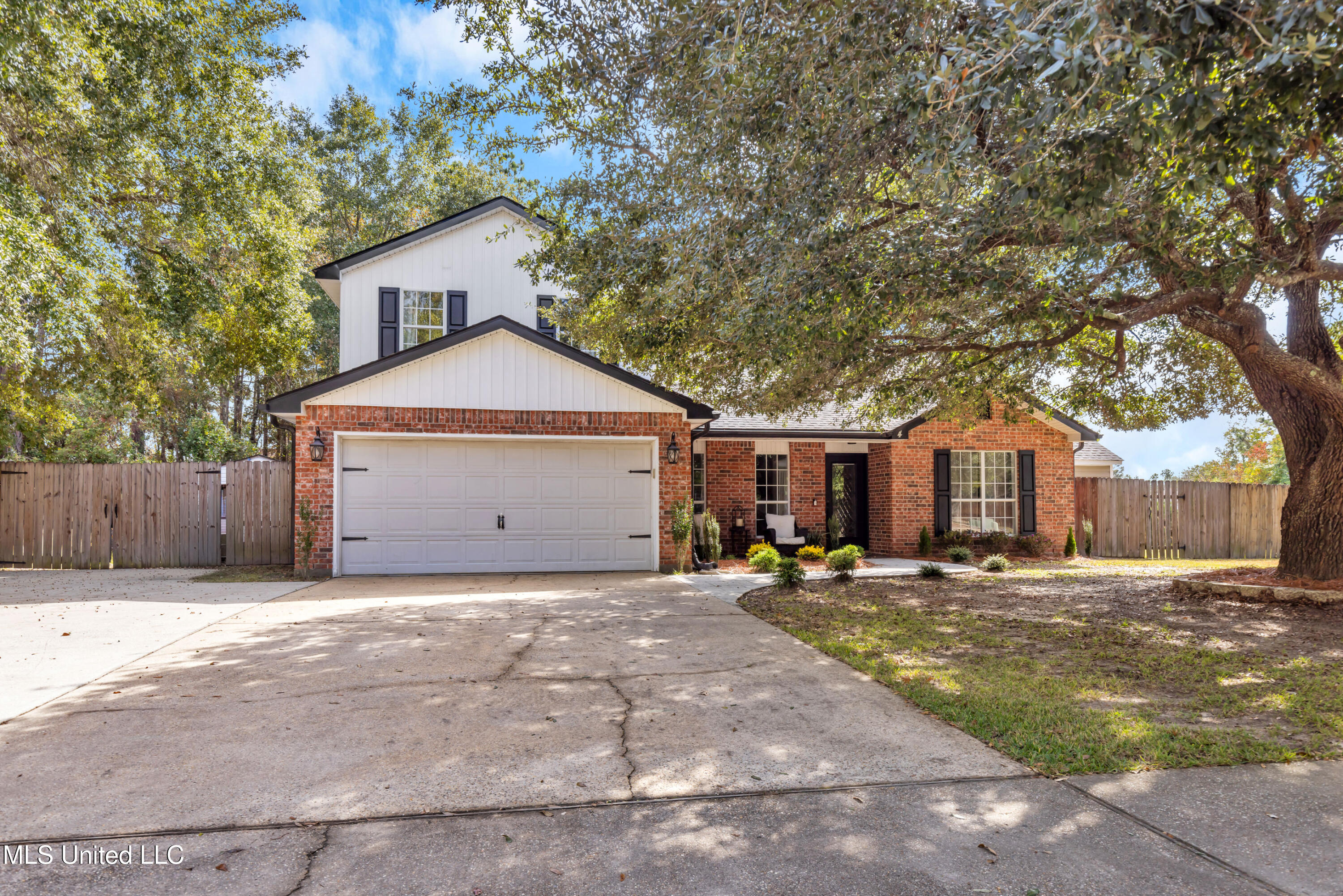 4 N Lakeview Drive Property Photo 1