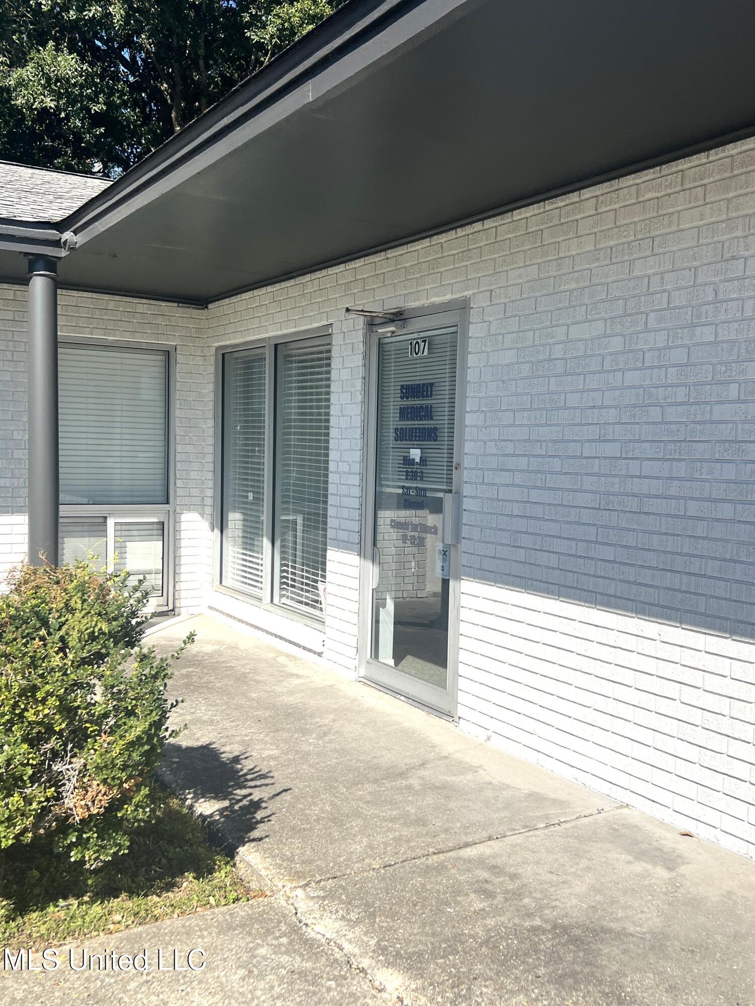 450 E Pass Road Property Photo 1