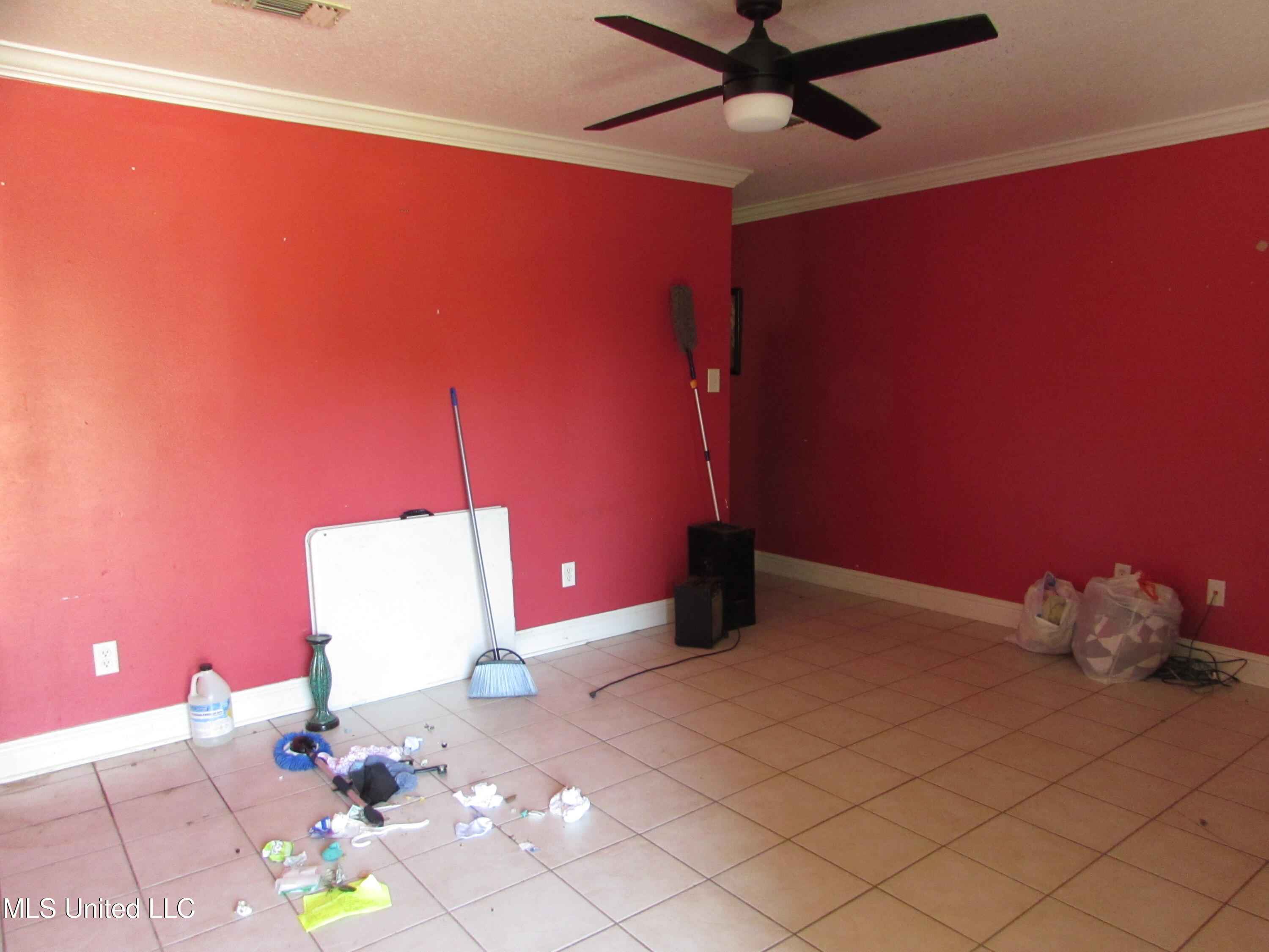 2823 6th Avenue Property Photo 3