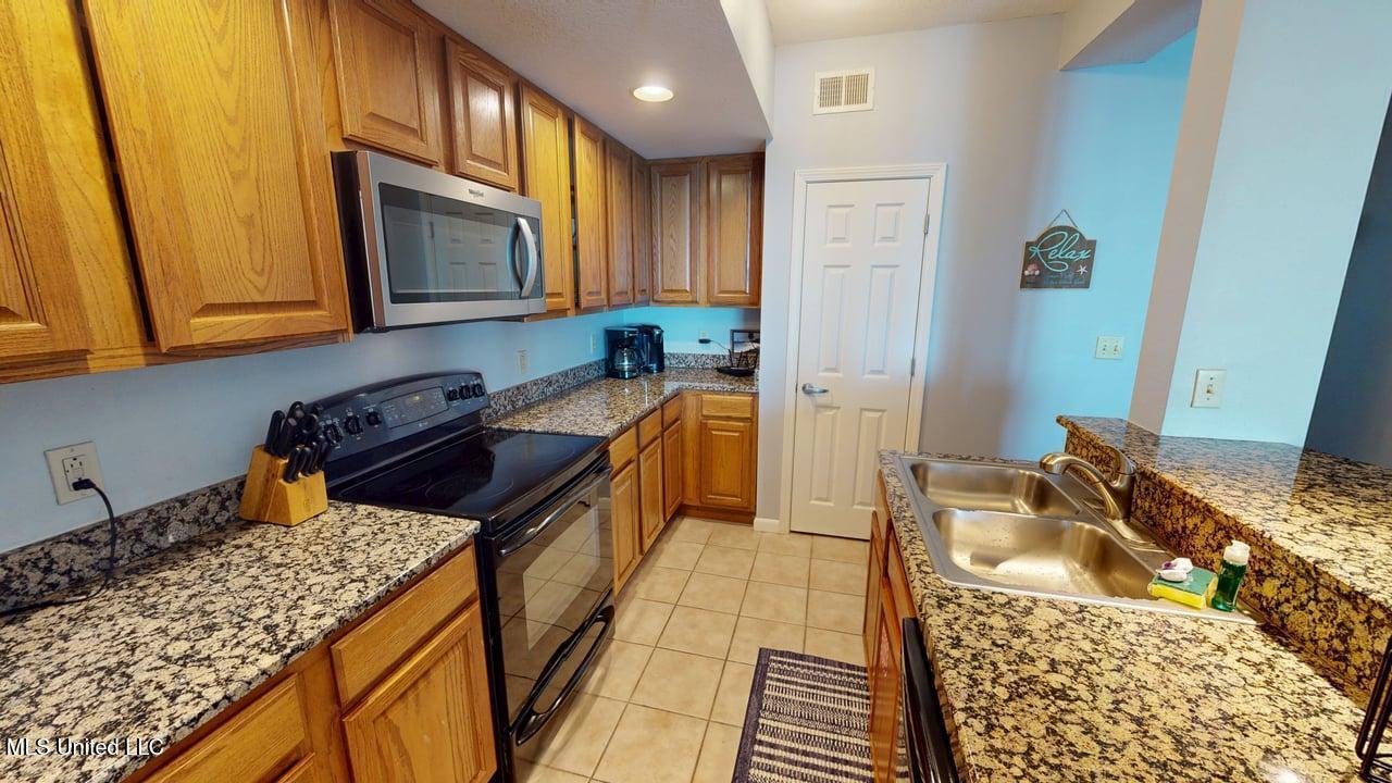 2228 Beach Drive Property Photo 5