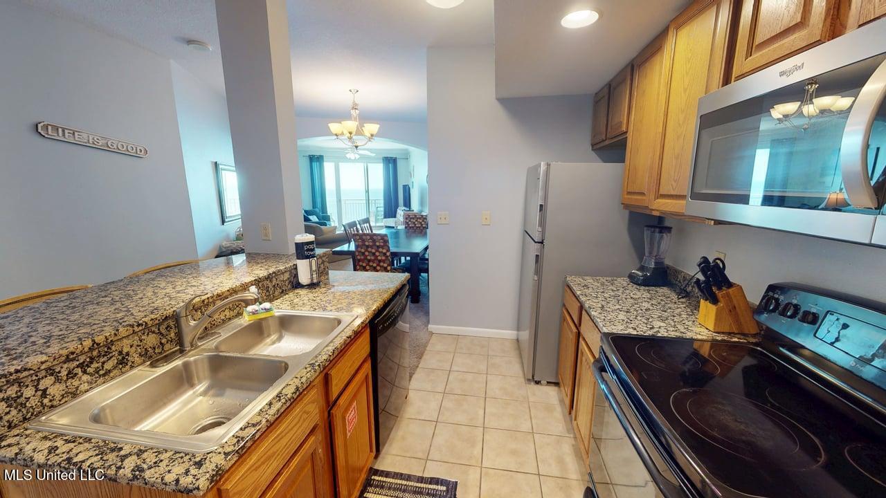 2228 Beach Drive Property Photo 6