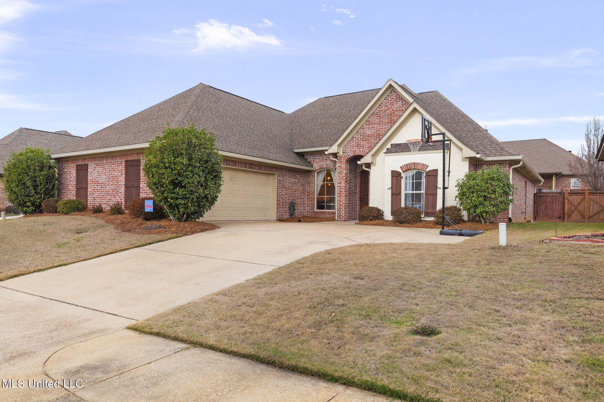 910 Abundance Crossing Property Photo 3