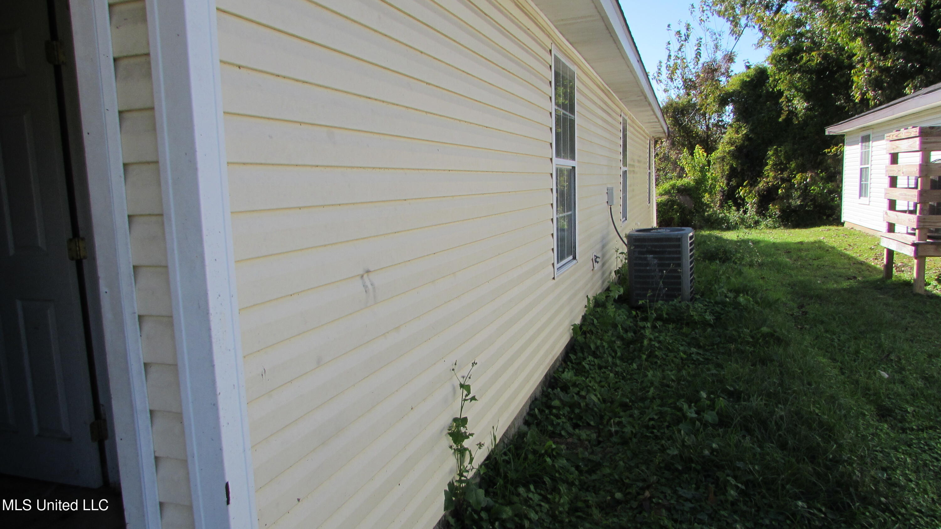 2015 32nd Avenue Property Photo 8