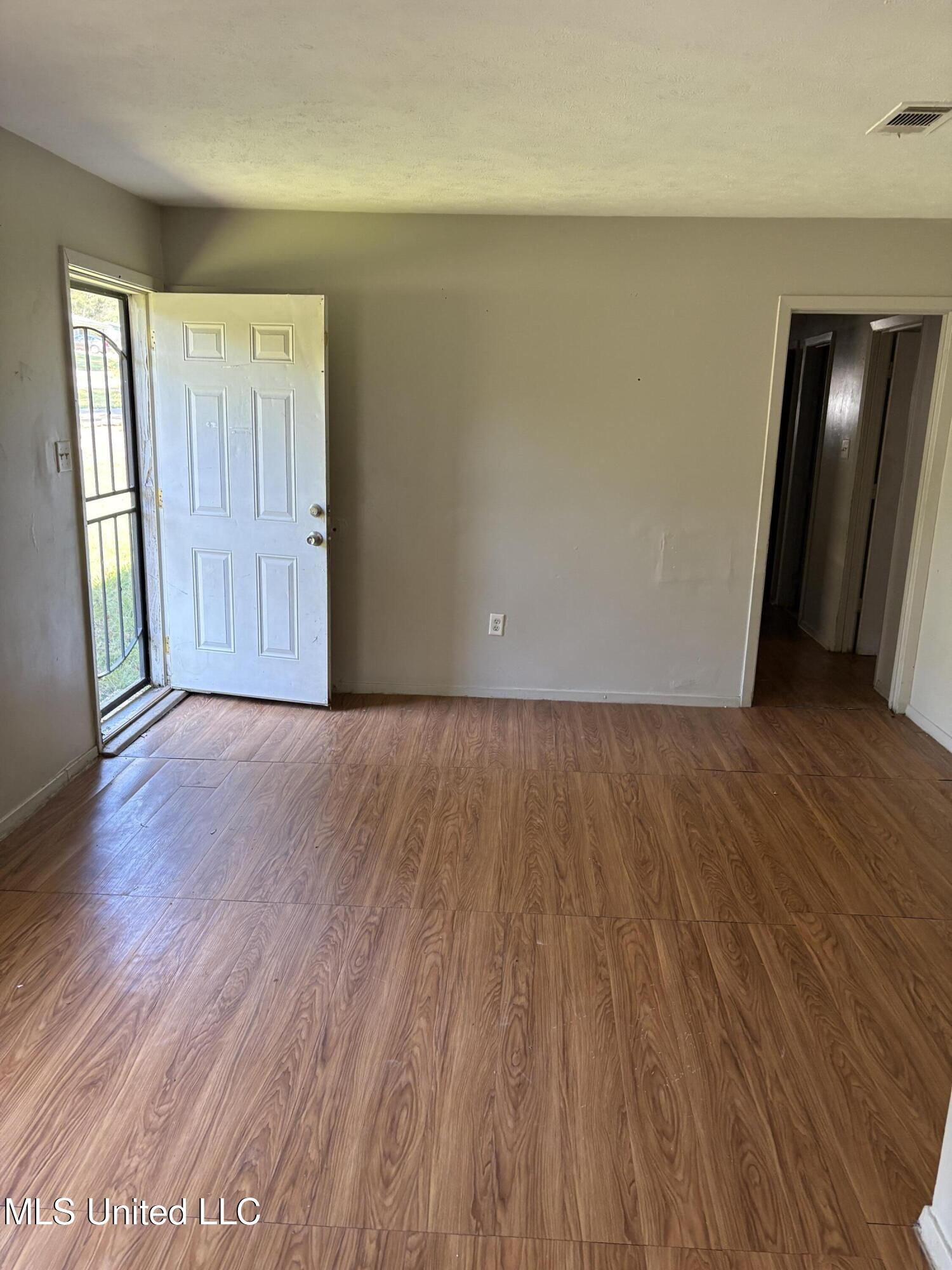 332 N Flag Chapel Road Property Photo 4