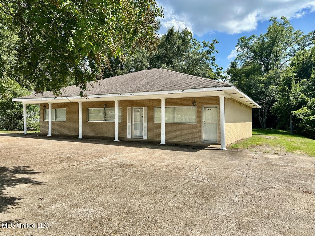 444 E Monticello Street Property Photo 1