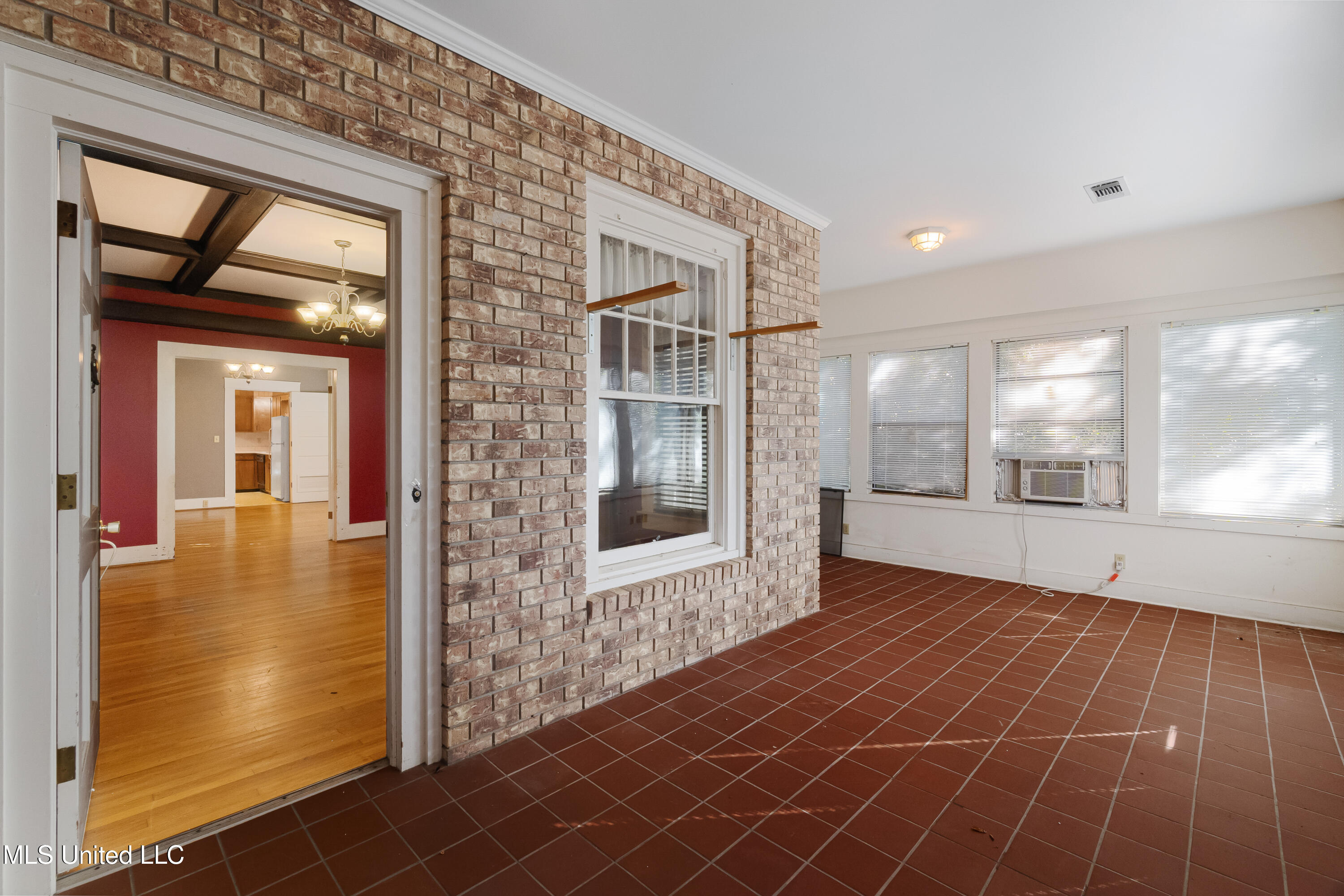 312 North Jackson Street Property Photo 8